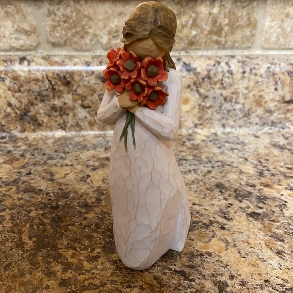 Willow Tree figure: Surrounded By Love